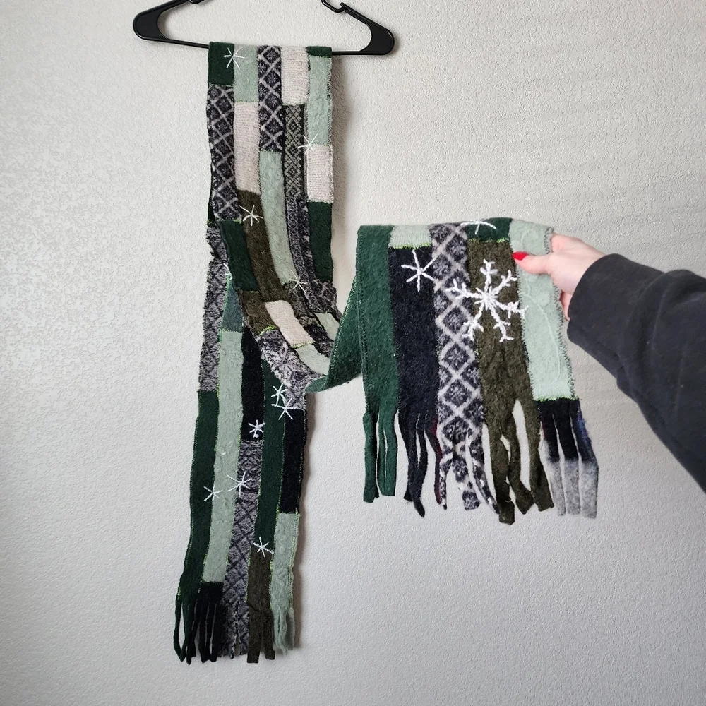 VINTAGE Patchwork quilted‎ tassel scarf in green black